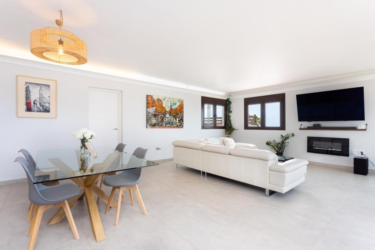 Home2Book Villa Alessandro, Design & Comfort サウサル エクステリア 写真
