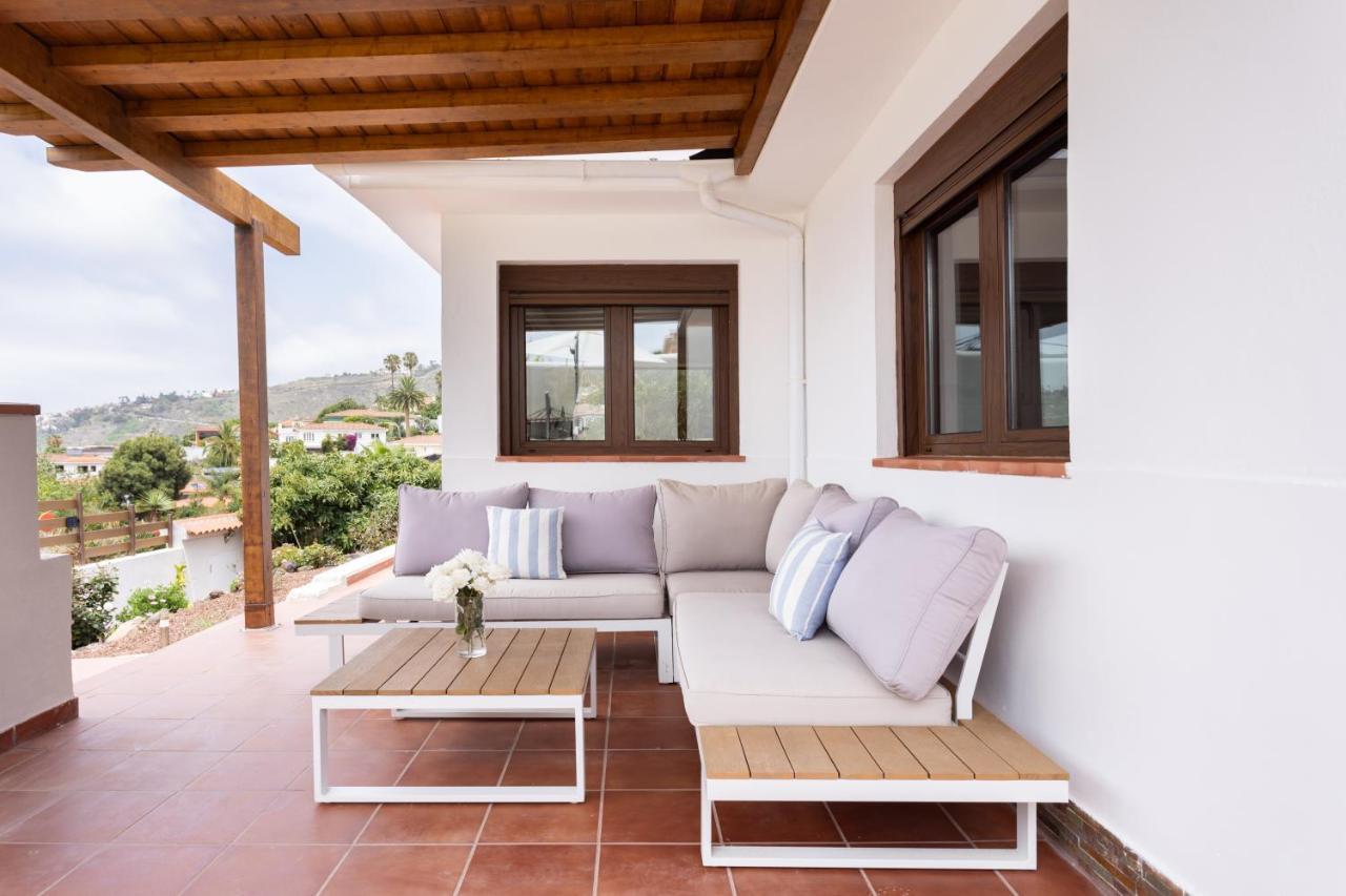 Home2Book Villa Alessandro, Design & Comfort サウサル エクステリア 写真